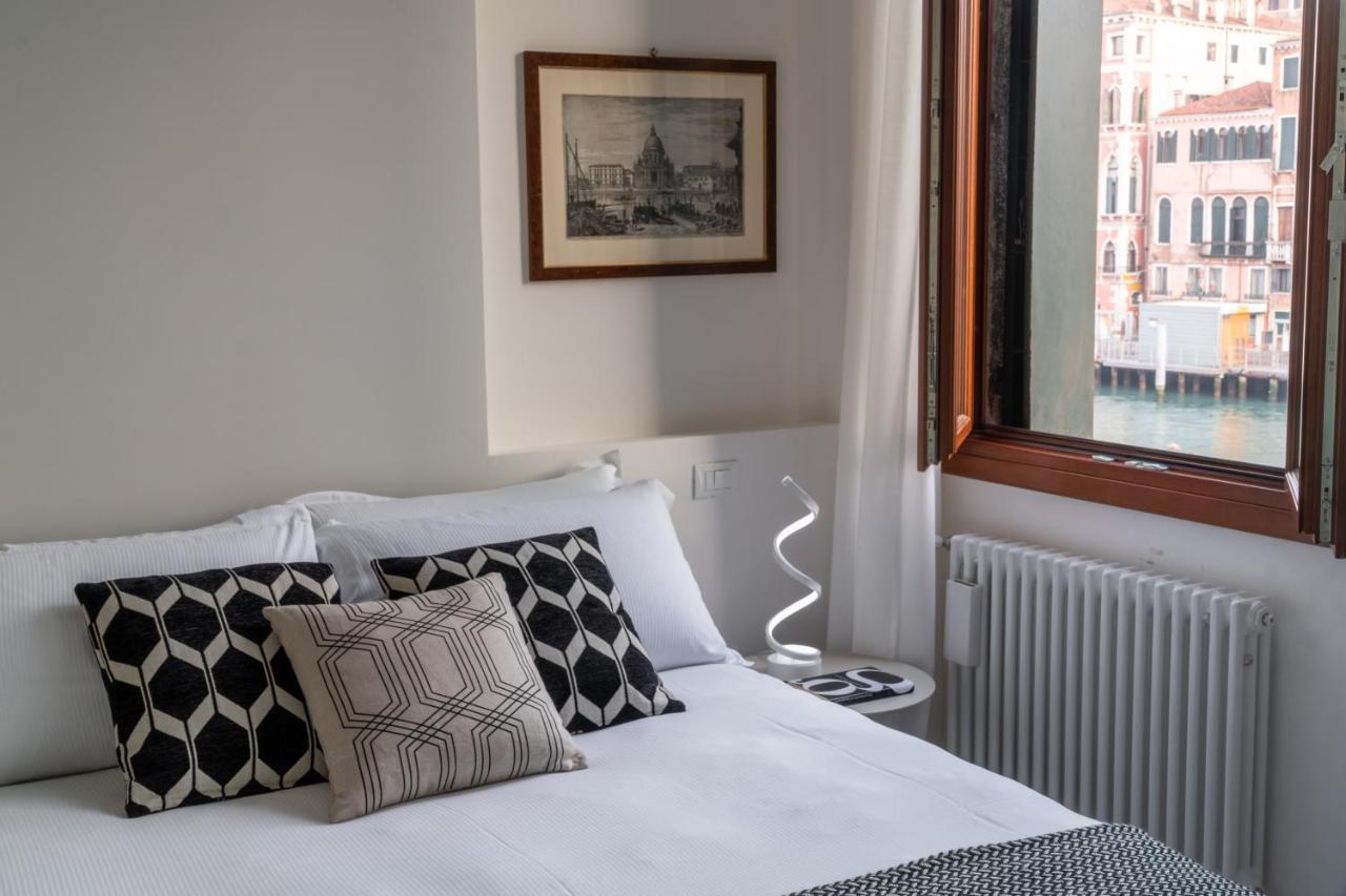 Design Apartment With Balcony On The Grand Canal R&R Venezia Eksteriør bilde